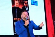 Arturo Peniche habla del valor de las raíces y la familia ante juicios
