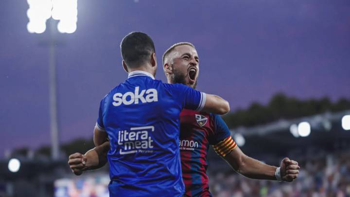 Jorge Pulido se consagra como leyenda de un Huesca que firma el mejor inicio en Segunda División