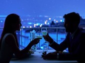 Los hombres millennials de Estados Unidos dicen que se endeudan cada vez más en citas románticas