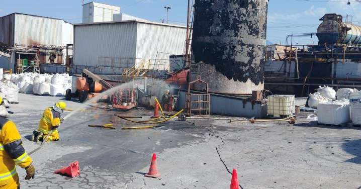 Explota un tanque en planta de Zinc Nacional, en NL; evacuaron a 97 trabajadores