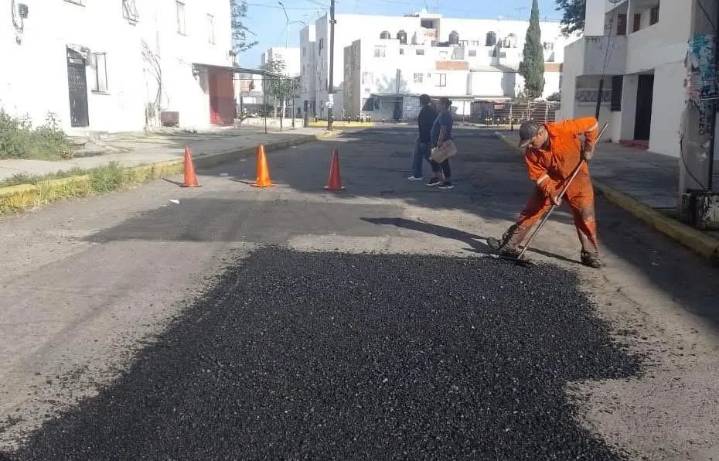 Campaña Capitalina Bacheando Puebla: atiende unidades habitacionales