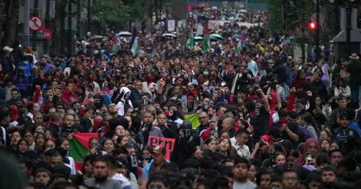 Movilización por el 11 aniversario de Ayotzinapa en CDMX deja saldo blanco