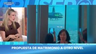 Un 'sí, quiero' de altura: le pide matrimonio con un cartel desde un helicóptero mientras cenan en un rascacielos