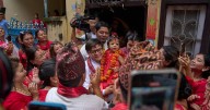 Nepal elige a una niña de dos años como nueva diosa viviente venerada por hindúes y budistas