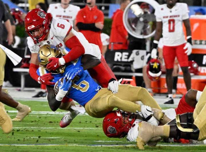 UCLA gets off to another sluggish start against New Mexico