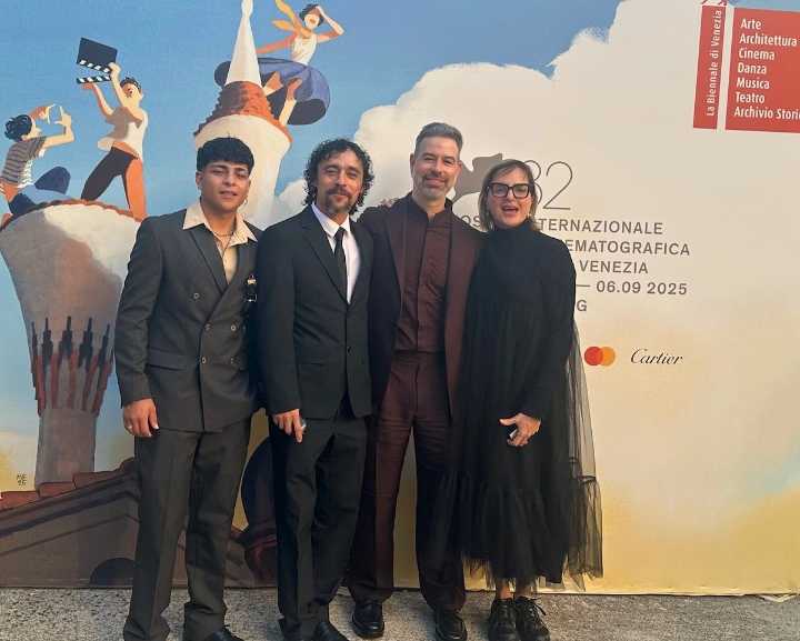 ‘En el camino’ del director tijuanense David Pablos, recibe emotivas ovaciones en Venecia