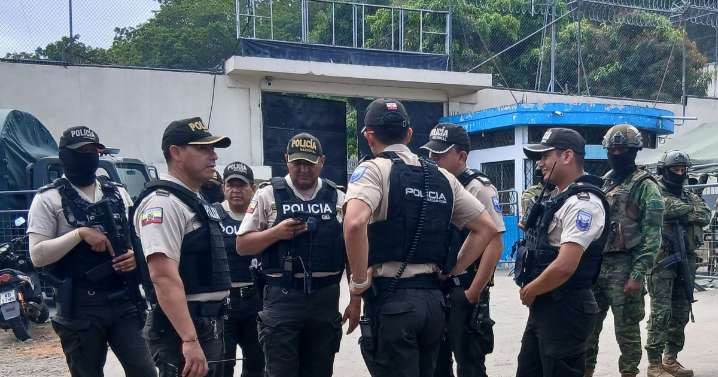 Al menos 17 muertos en una cárcel de Ecuador tras un sangriento enfrentamiento entre bandas rivales