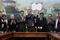 Jerí firma la autógrafa de ley que autoriza retiro de fondos de AFP