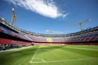 Sigue Barcelona sin licencia para jugar en el Camp Nou