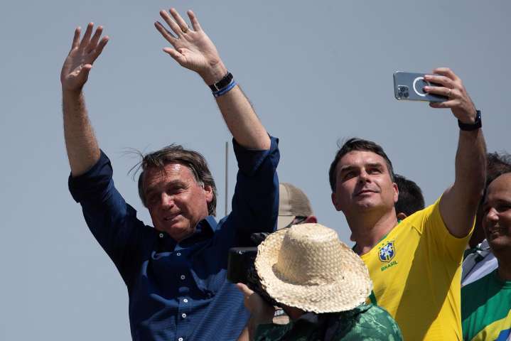 Un hijo de Bolsonaro afirma que no aceptarán la sentencia y que lucharán "hasta el fin"