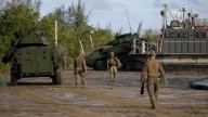 Gobernadora de Puerto Rico revela que llegarán más equipos militares: «Estados Unidos no le va a pasar una más a Maduro»