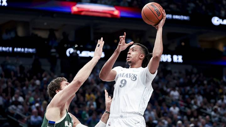 Nuggets agree to contract with ex