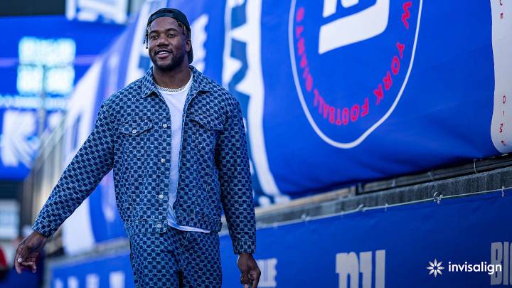 📸 GAMEDAY: Giants arrive for Week 3
