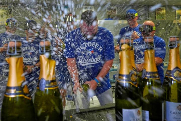 Blue Jays beat Royals 8-5 and clinch postseason berth