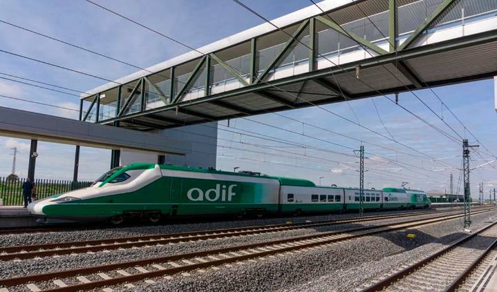 Una caída de los servidores informáticos de Adif paraliza la alta velocidad con origen o destino en Madrid