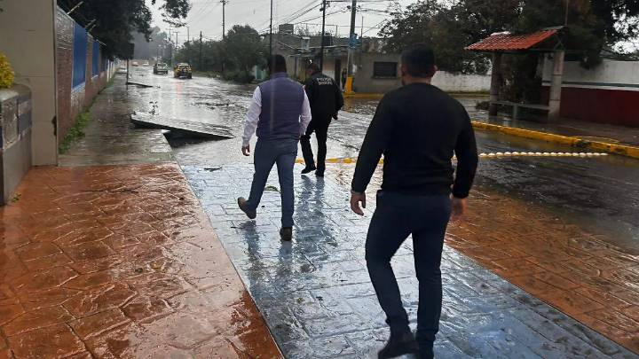 Idelfonso Carro Roldán garantiza pronta solución a las inundaciones en la avenida Juárez de Panotla