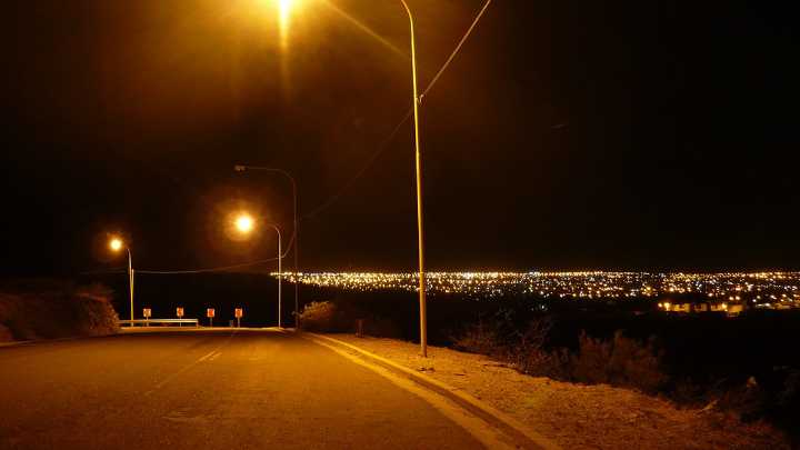 El viento zonda llegó a la Capital y causó cortes de luz
