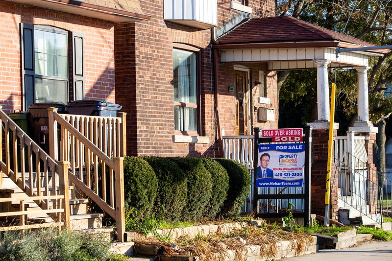 Canadian housing starts fall 16% in August