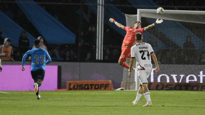 En vivo: Newell's pierde 1 a 0 ante Belgrano por un error de Espínola y erró un penal
