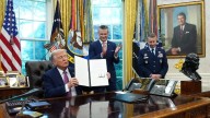 Trump firma decreto que renombra al Pentágono como “Departamento de la Guerra”