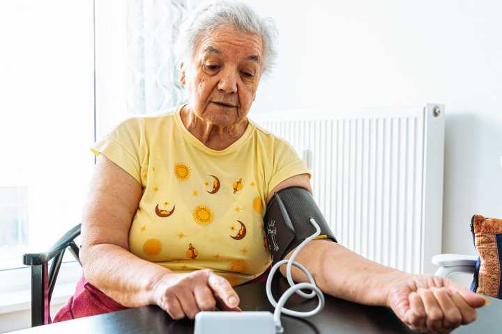 OMS revela la exorbitante cifra de personas que sufren hipertensión: cuatro de cada cinco no la controlan
