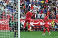 Deadspin | South Korea dispatches United States, 2-0