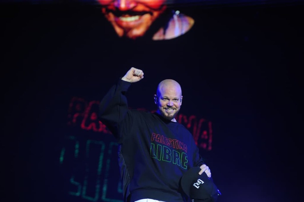 Resident Shakes Up Mexico City’s Zócalo With Combative Rhymes & Message for Palestine: 5 Powerful Moments
