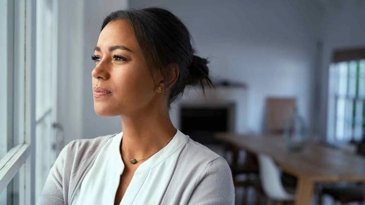 Qué significa olvidarse del nombre de las personas, según la psicología