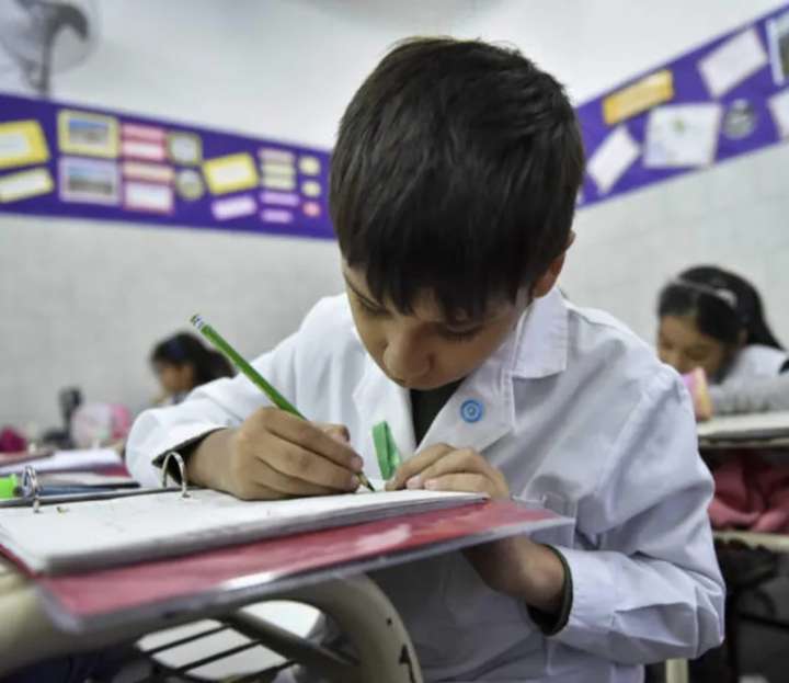 Sólo 1 de cada 10 alumnos termina la secundaria en tiempo y forma