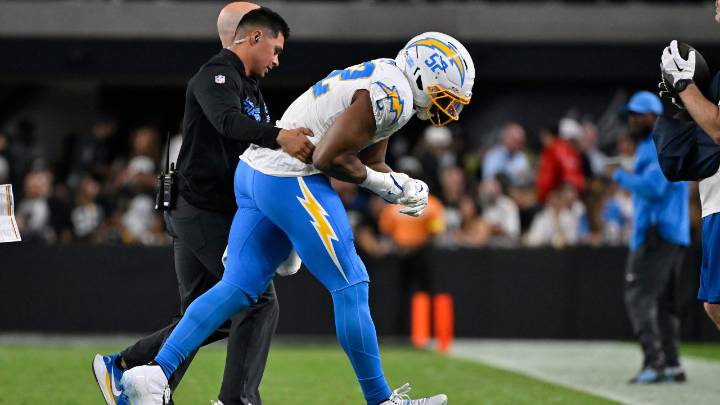 Chargers’ Khalil Mack injures elbow, ruled out against Raiders