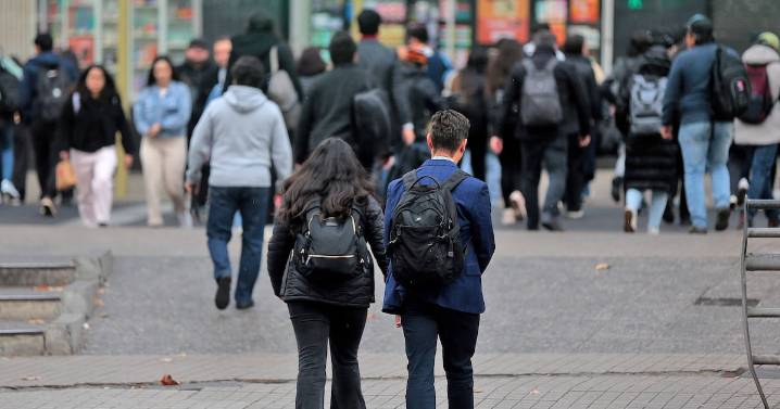 Economistas difieren de ministro Grau y dicen que hay vínculo entre alza del salario mínimo y situación del mercado laboral