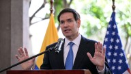 Marco, ¿por qué no sale la luz de los agujeros negros?