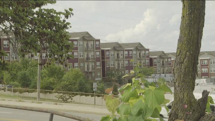 Group pushes U of A to declare student housing crisis