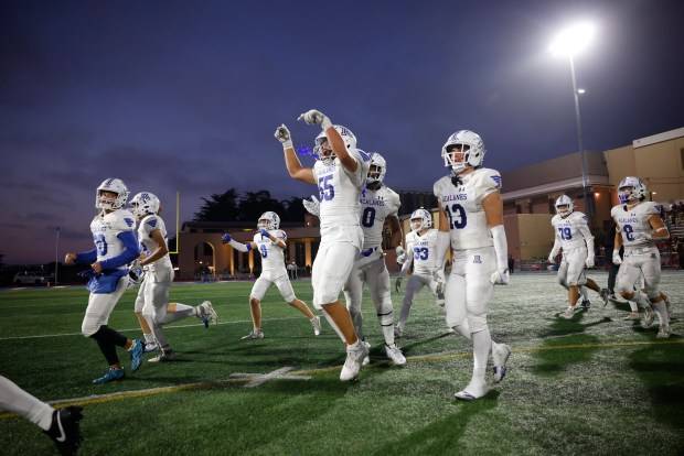 Barnburner! Acalanes’ defense sparks stunning comeback win over St. Ignatius
