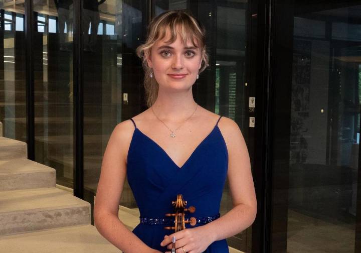 La violinista Nerea Arriola recibe la beca Nicanor Zabaleta 2025