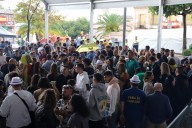 Olías del Rey compra mil pulseras centinela para proteger de la adulteración de bebidas durante las fiestas
