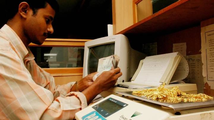 Buying pledged gold is now a lucrative business