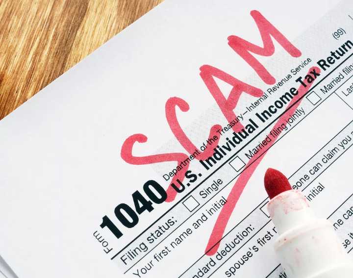 Preparadora de impuestos es acusada de fraude masivo al IRS