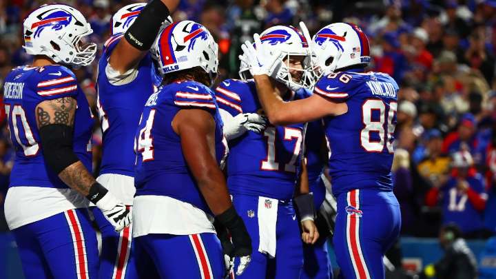 Allen rallies Bills from 15-point deficit to win season