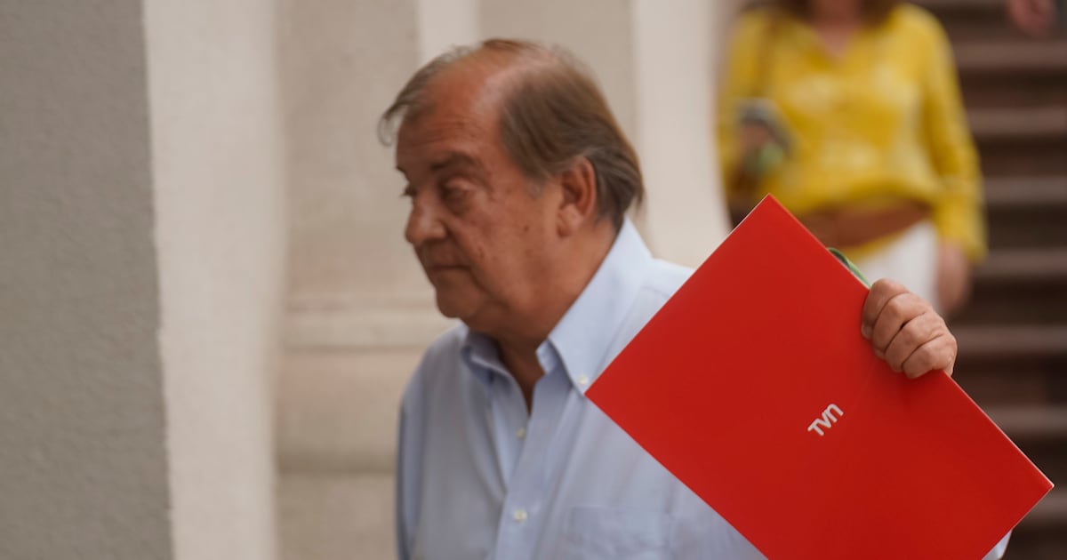 Francisco Vidal renuncia a TVN con alusiones a Kast y abre un flanco en La Moneda