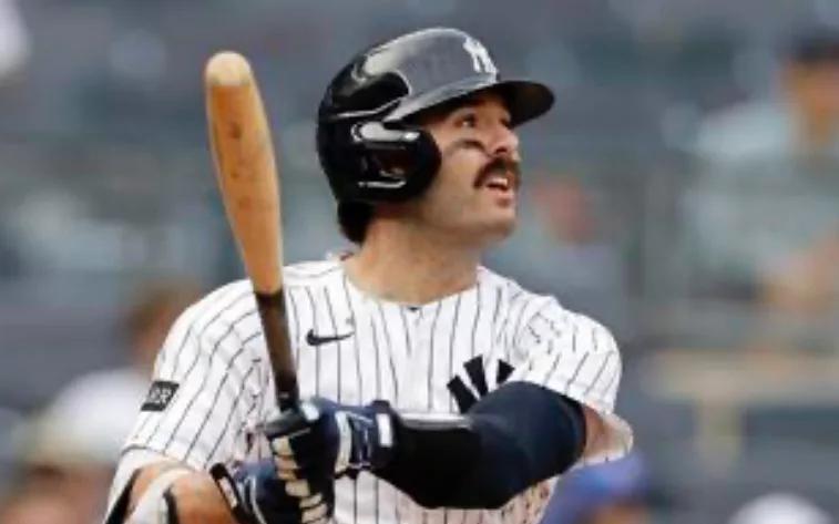 Tiro de Bellinger desde el jardín derecho en la sexta ayuda a los Yankees a vencer 3