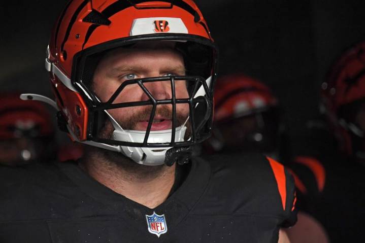 Bengals C Ted Karras signs 1-year contract extension