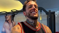 Alex Caniggia mostró que sus dientes "brillan" en la oscuridad