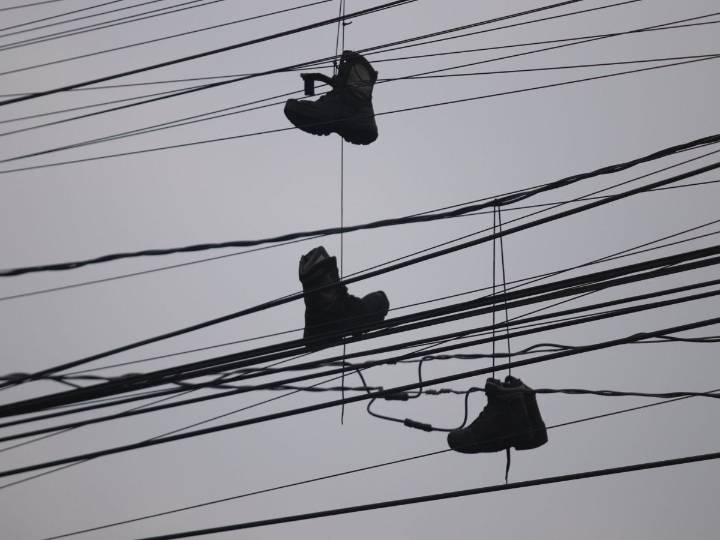 Liberan a colonias Narvarte I y Narvarte IV de “arañas” de cables en desuso
