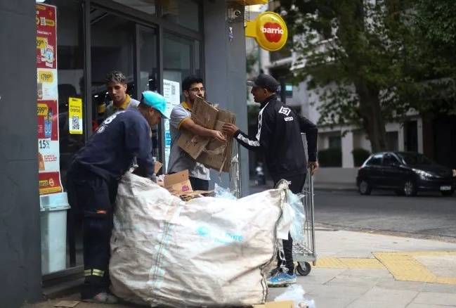 La UCA advierte que la baja de la pobreza está “sobrerrepresentada” y cuestiona la medición del Indec