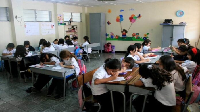 Más de 6 millones de estudiantes se incorporan al nuevo año escolar 2025