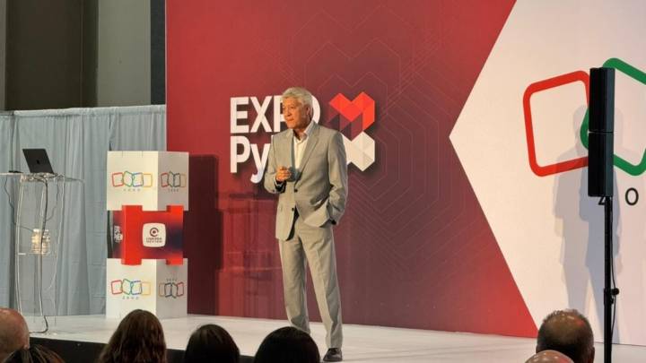 'Chucho' Ramírez lleva las lecciones del título mundial Sub-17 a la Expo PyME 2025 de Caintra