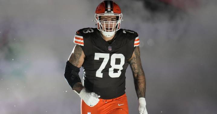 Browns RT Jack Conklin questionable to return to game against Bengals with eye injury