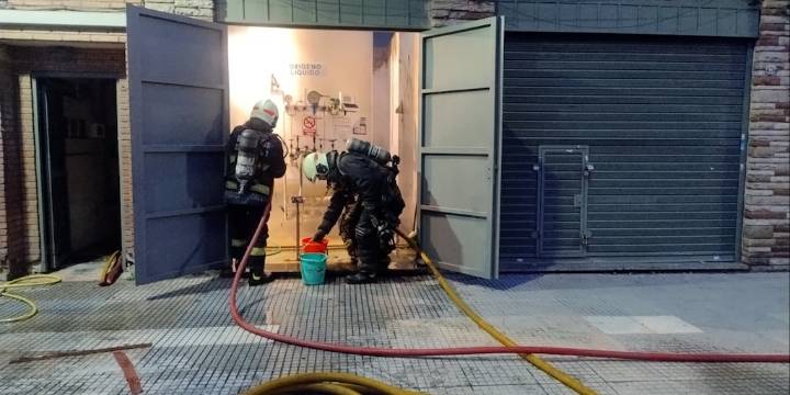 Operativo por un escape de oxígeno líquido en Villa Urquiza: hubo corte de tránsito y edificios evacuados
