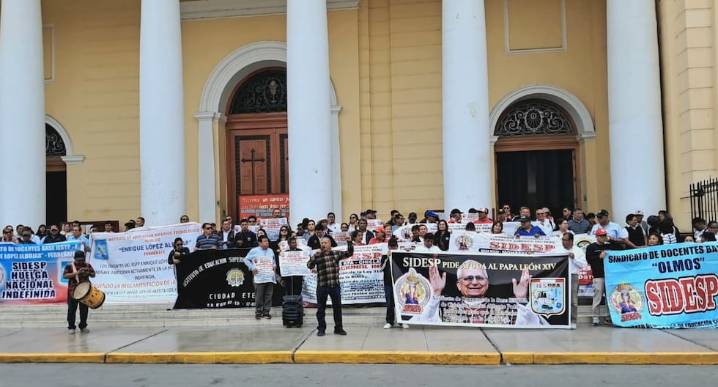 Chiclayo: docentes protestan por malas condiciones y contra ministro de Educación